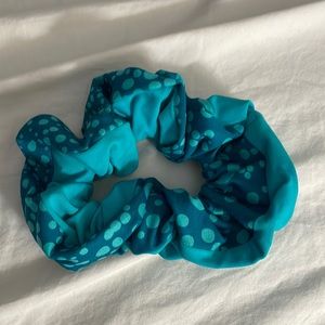 Ivivva hair scrunchie